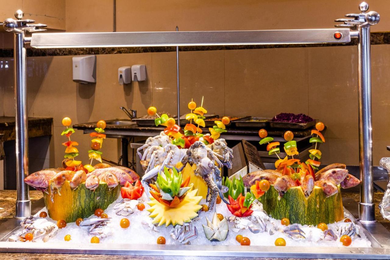 Grand Palace - Couples Only 18 Years Plus (Adults Only) フルガダ エクステリア 写真 A seafood display