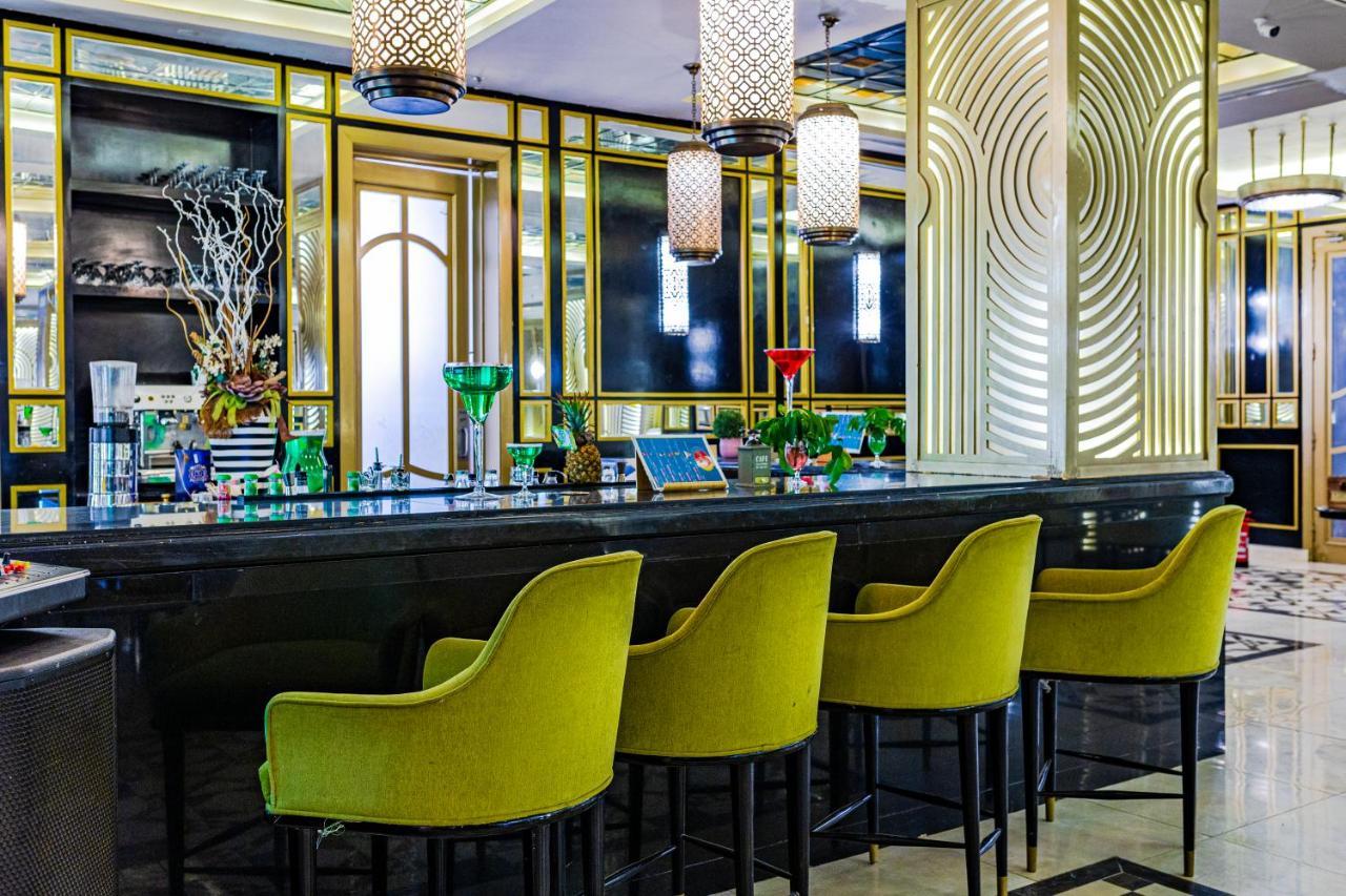 Grand Palace - Couples Only 18 Years Plus (Adults Only) フルガダ エクステリア 写真 The bar at the lobby