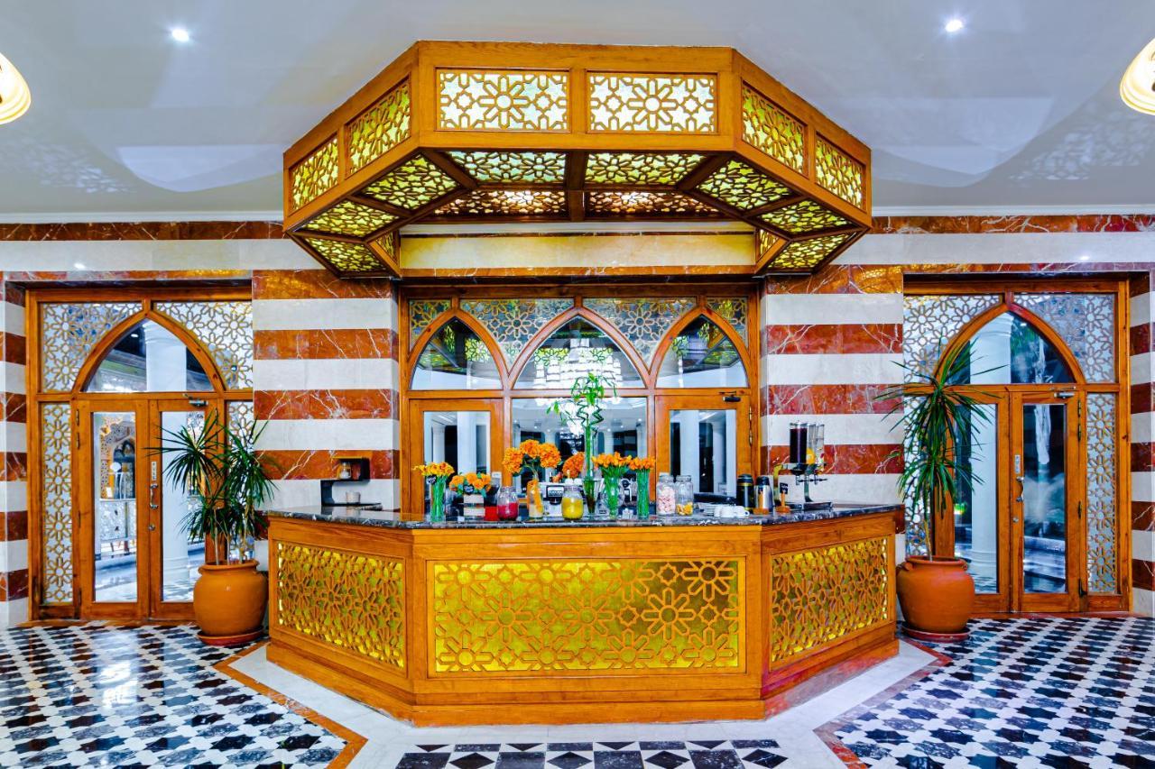 Grand Palace - Couples Only 18 Years Plus (Adults Only) フルガダ エクステリア 写真 The lobby of the hotel