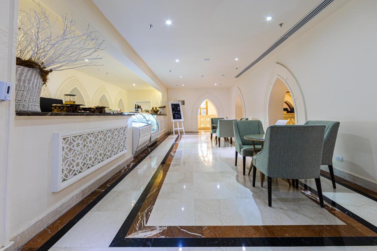 Grand Palace - Couples Only 18 Years Plus (Adults Only) フルガダ エクステリア 写真 The restaurant at the hotel