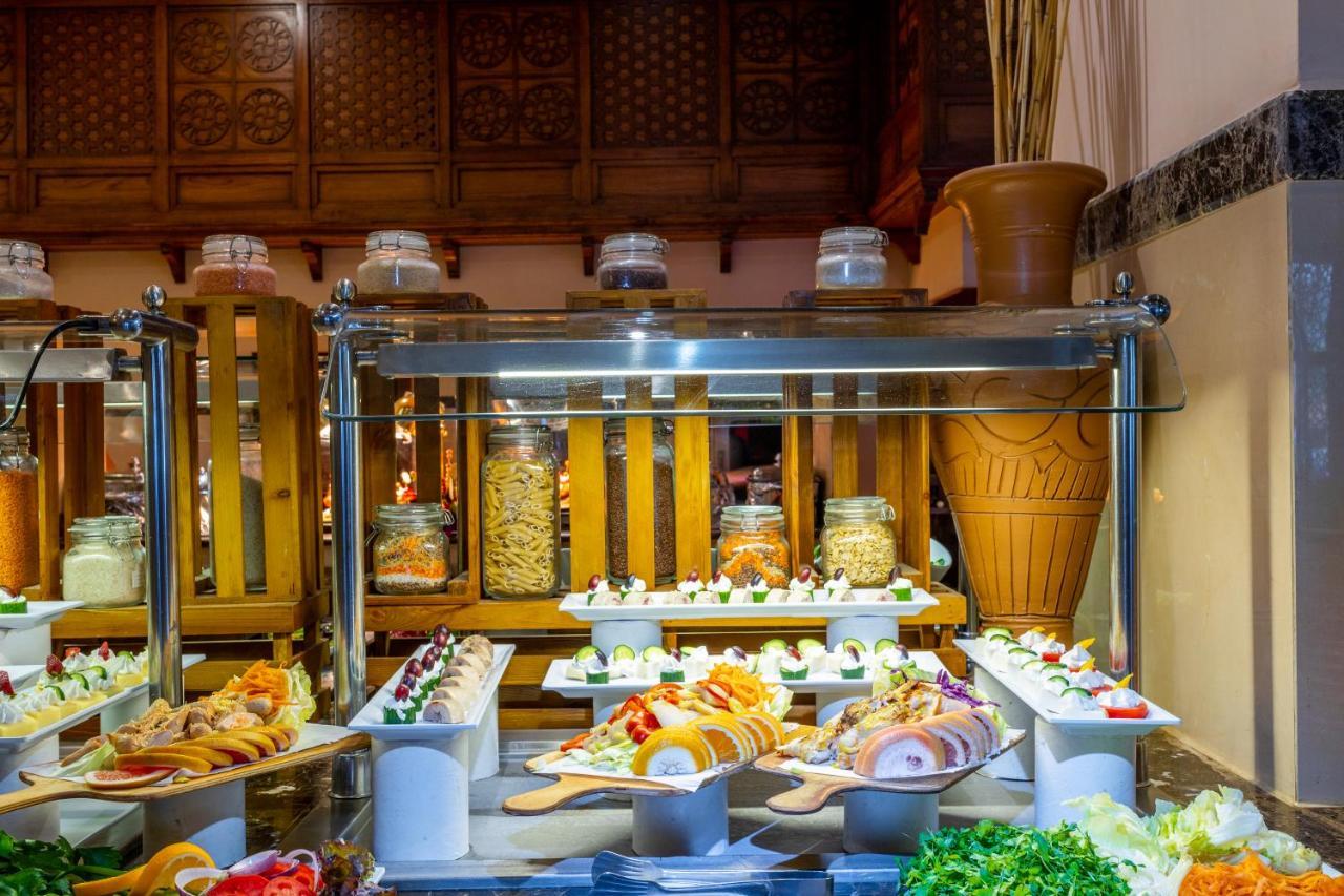 Grand Palace - Couples Only 18 Years Plus (Adults Only) フルガダ エクステリア 写真 A salad bar