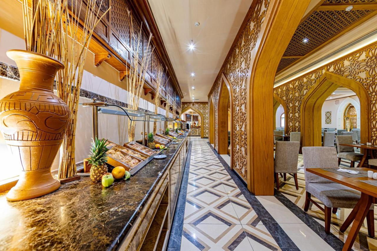 Grand Palace - Couples Only 18 Years Plus (Adults Only) フルガダ エクステリア 写真 The buffet at the hotel