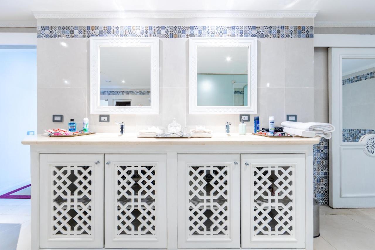Grand Palace - Couples Only 18 Years Plus (Adults Only) フルガダ エクステリア 写真 Bathroom vanity
