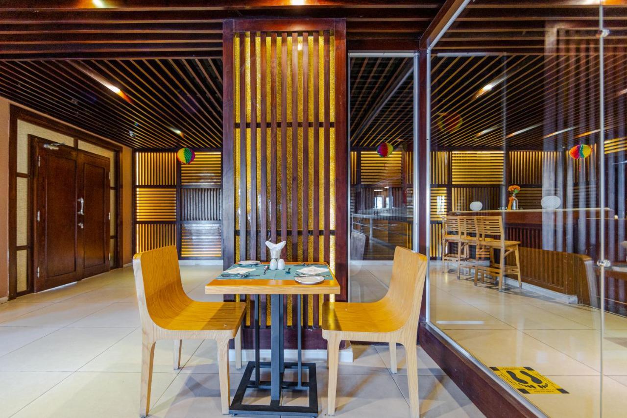 Grand Palace - Couples Only 18 Years Plus (Adults Only) フルガダ エクステリア 写真 The interior of the restaurant