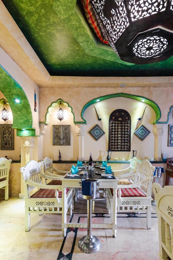 Grand Palace - Couples Only 18 Years Plus (Adults Only) フルガダ エクステリア 写真 Restaurant in the hotel